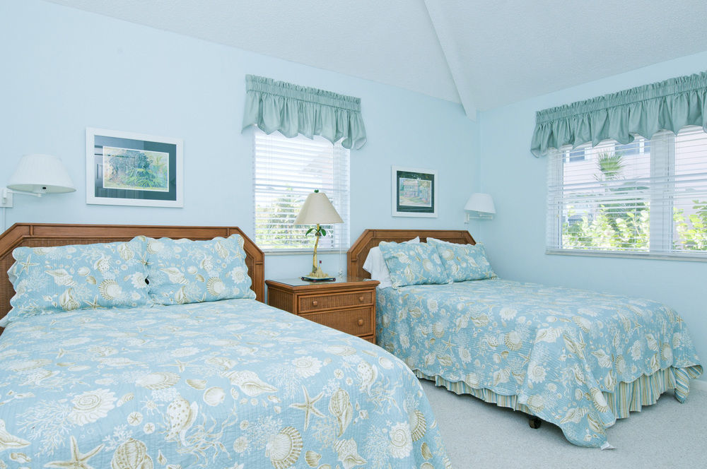Silver Sands Condominiums 4* West Bay