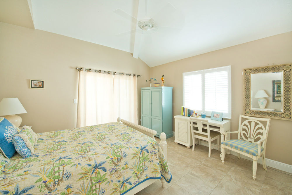 Hotel Silver Sands Condominiums West Bay