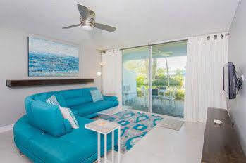 Hotel Silver Sands Condominiums