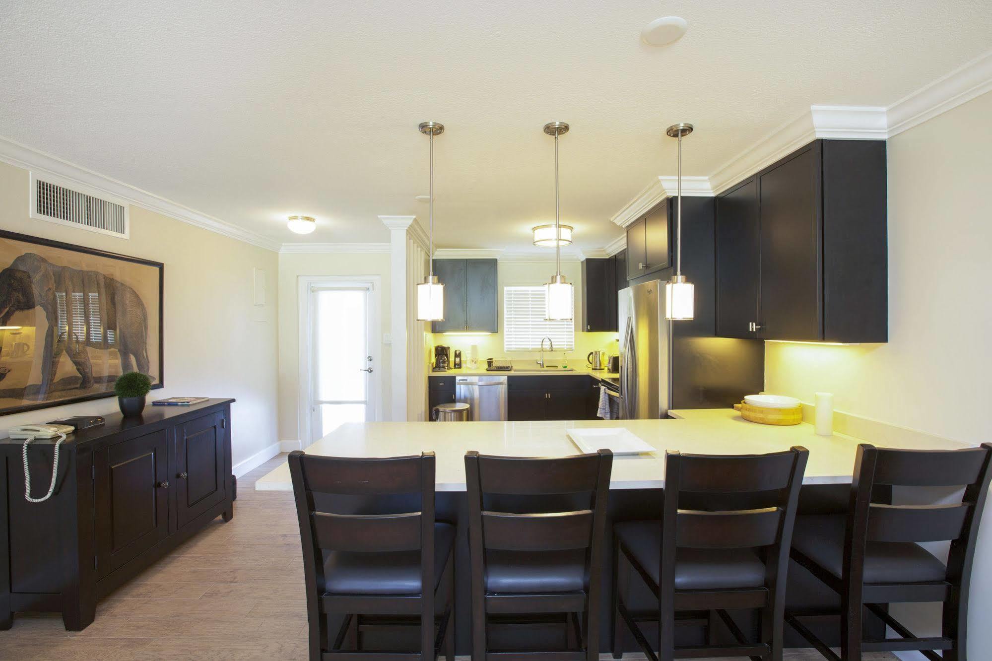 Hotel Silver Sands Condominiums