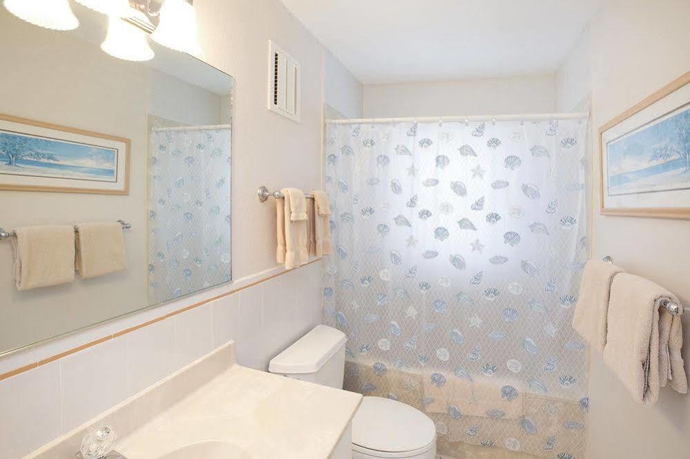 Silver Sands Condominiums 4* West Bay