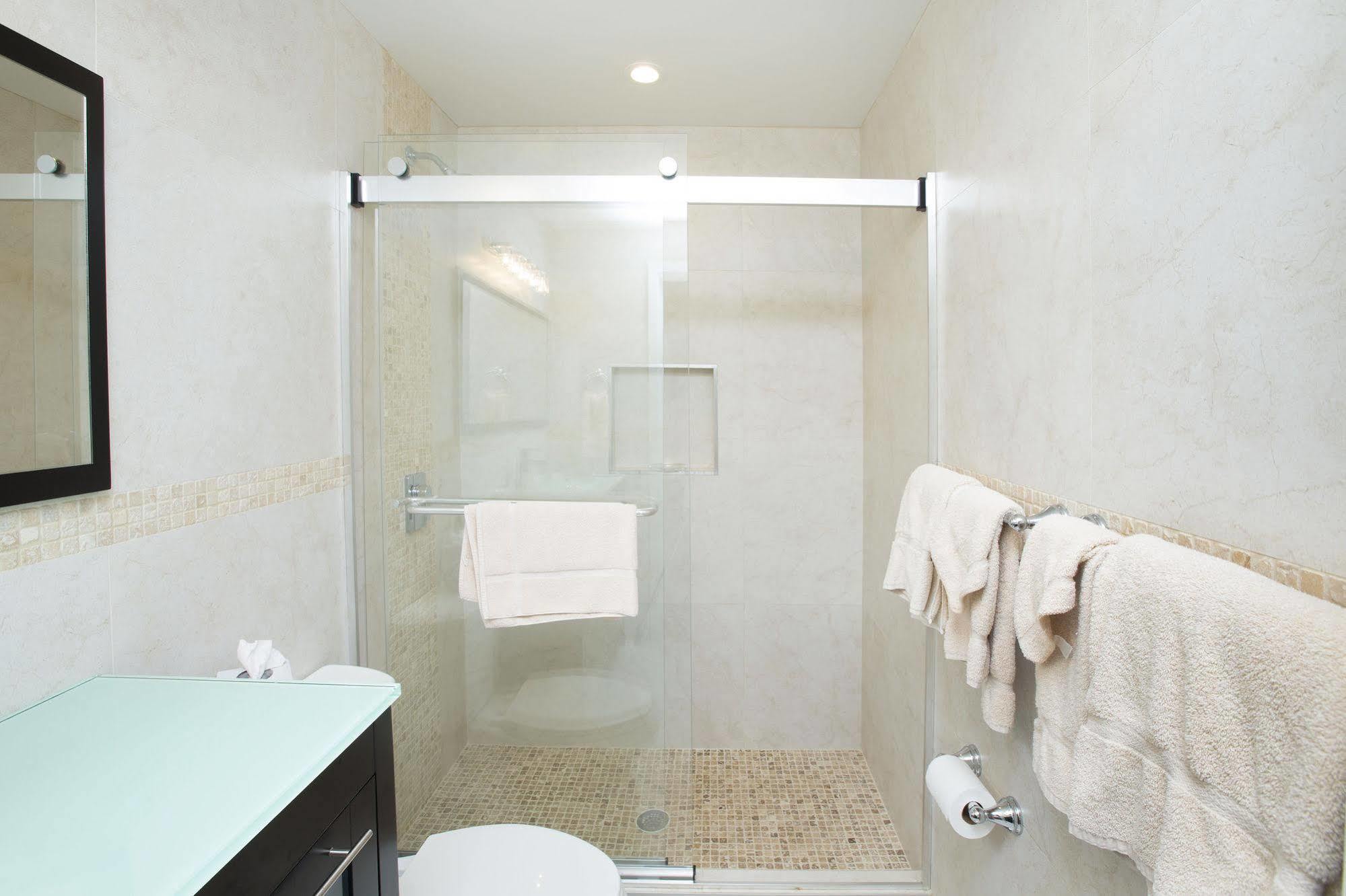 Silver Sands Condominiums 4*