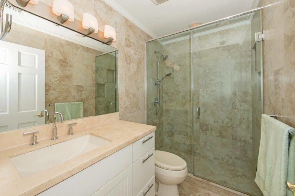Silver Sands Condominiums 4*