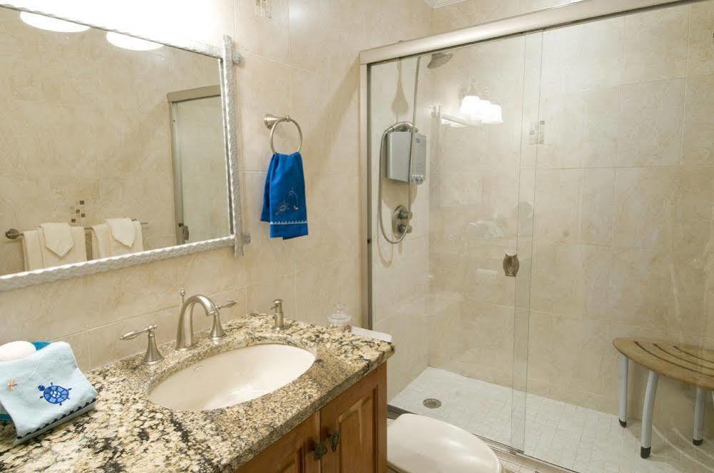 Silver Sands Condominiums 4*