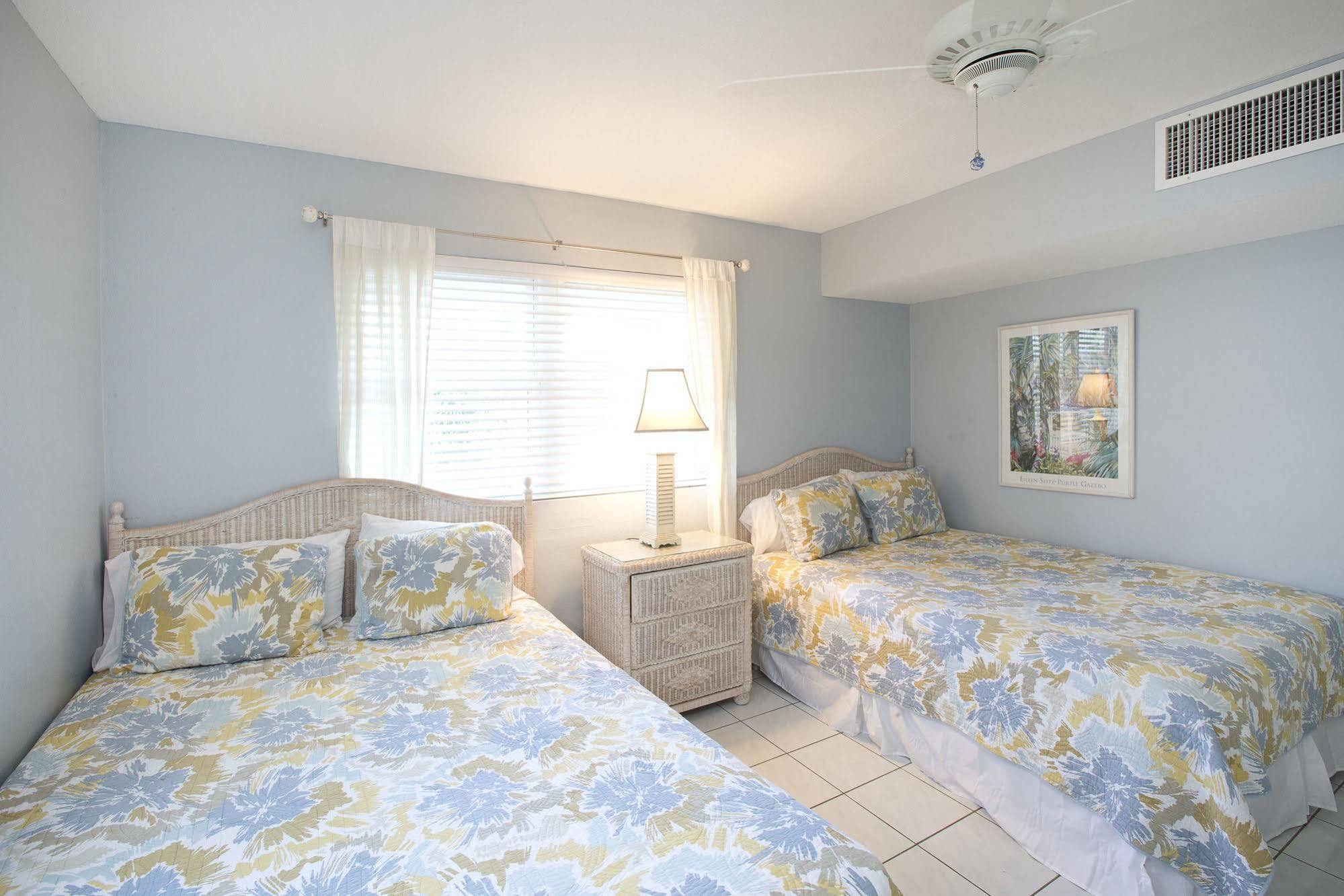 Silver Sands Condominiums Hotel West Bay
