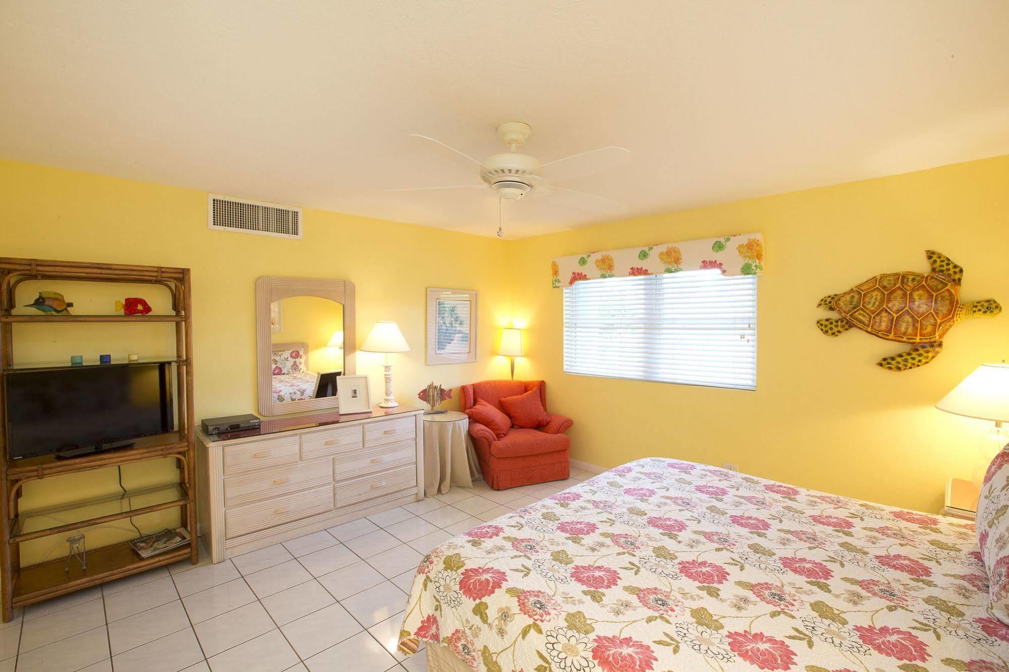Hotel Silver Sands Condominiums